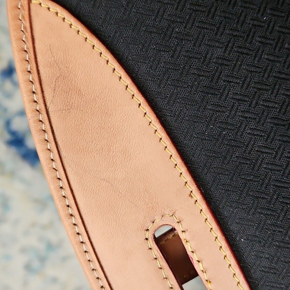 Dooney & Bourke Shoulder Purse. Black & Tan - Picture 10 of 10